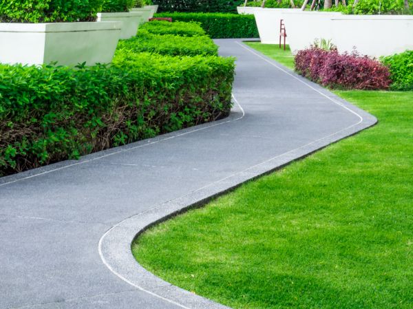 Cost of Walkway Curb Installation in Louisville