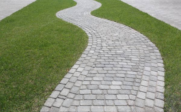 Cost of Yard Walkway Construction in Louisville